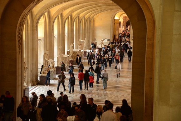 Why do so many people come to Le Louvre?